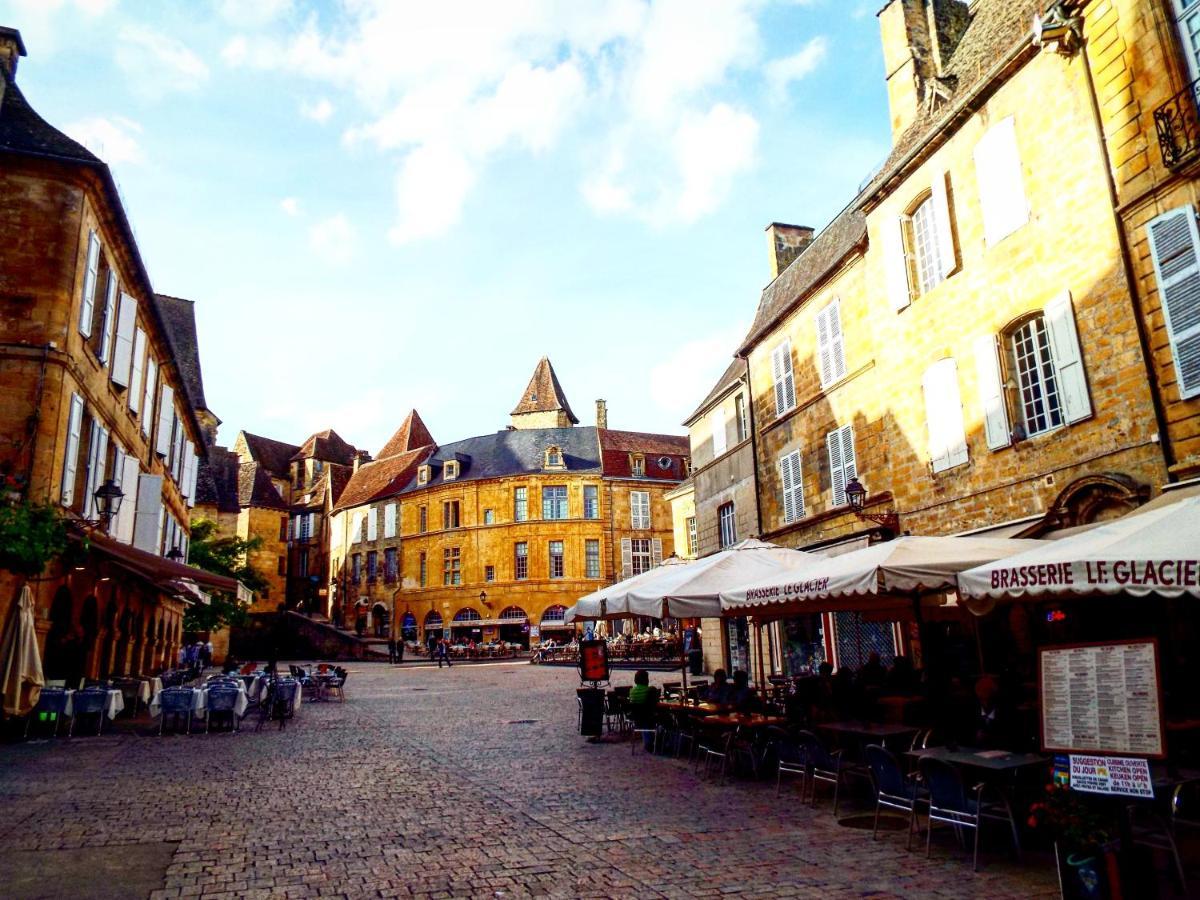 Centrally Located Sarlat Apartment With Medieval Town Views Exterior photo