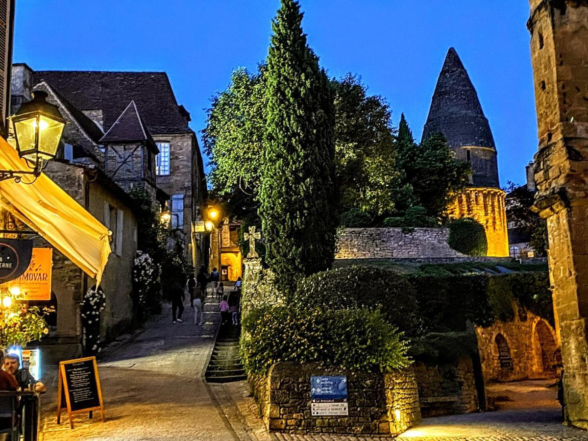 Centrally Located Sarlat Apartment With Medieval Town Views Exterior photo