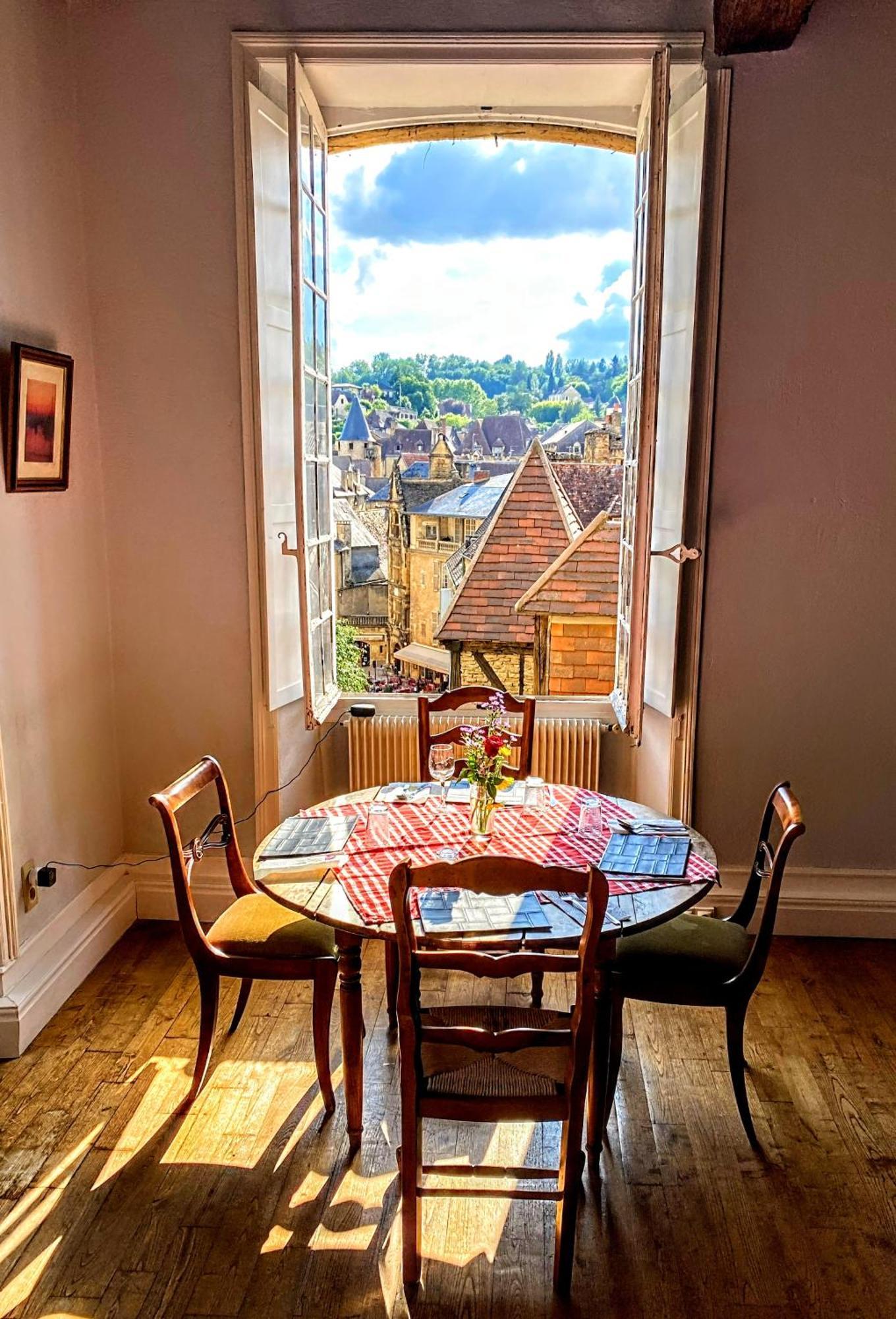 Centrally Located Sarlat Apartment With Medieval Town Views Exterior photo