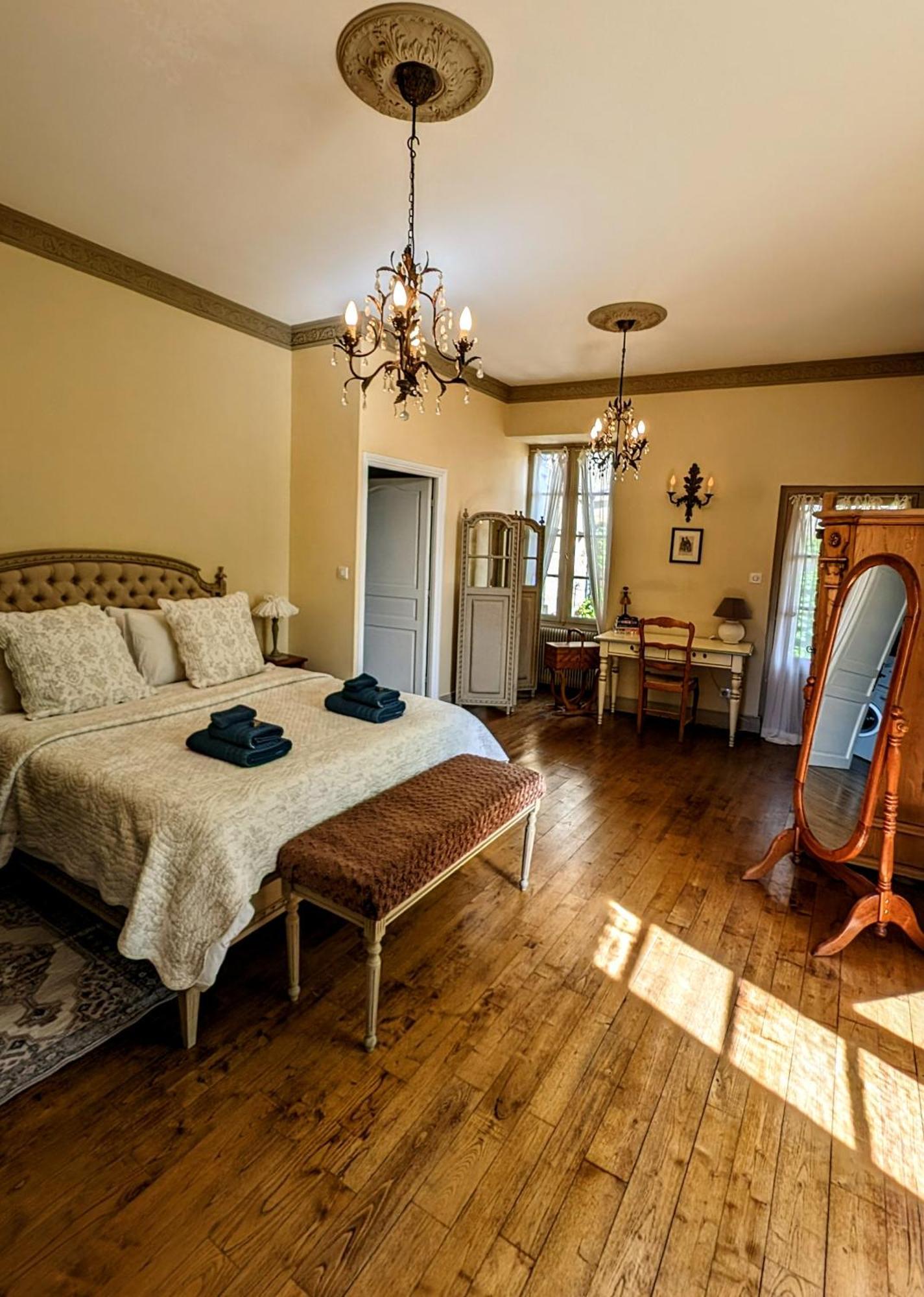 Centrally Located Sarlat Apartment With Medieval Town Views Exterior photo