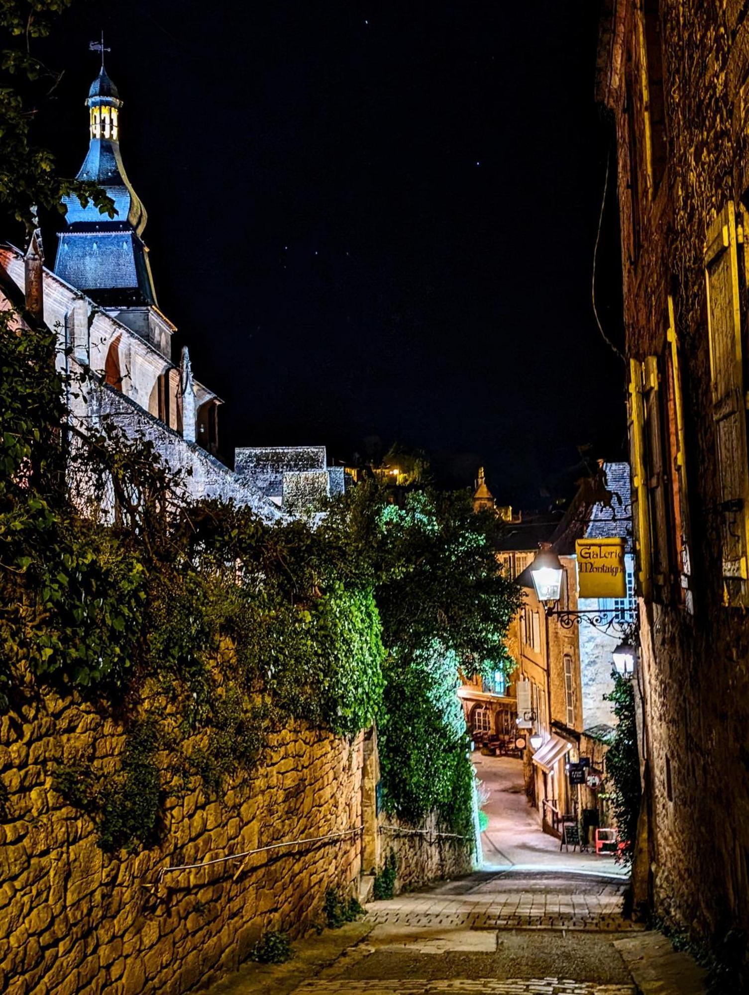 Centrally Located Sarlat Apartment With Medieval Town Views Exterior photo