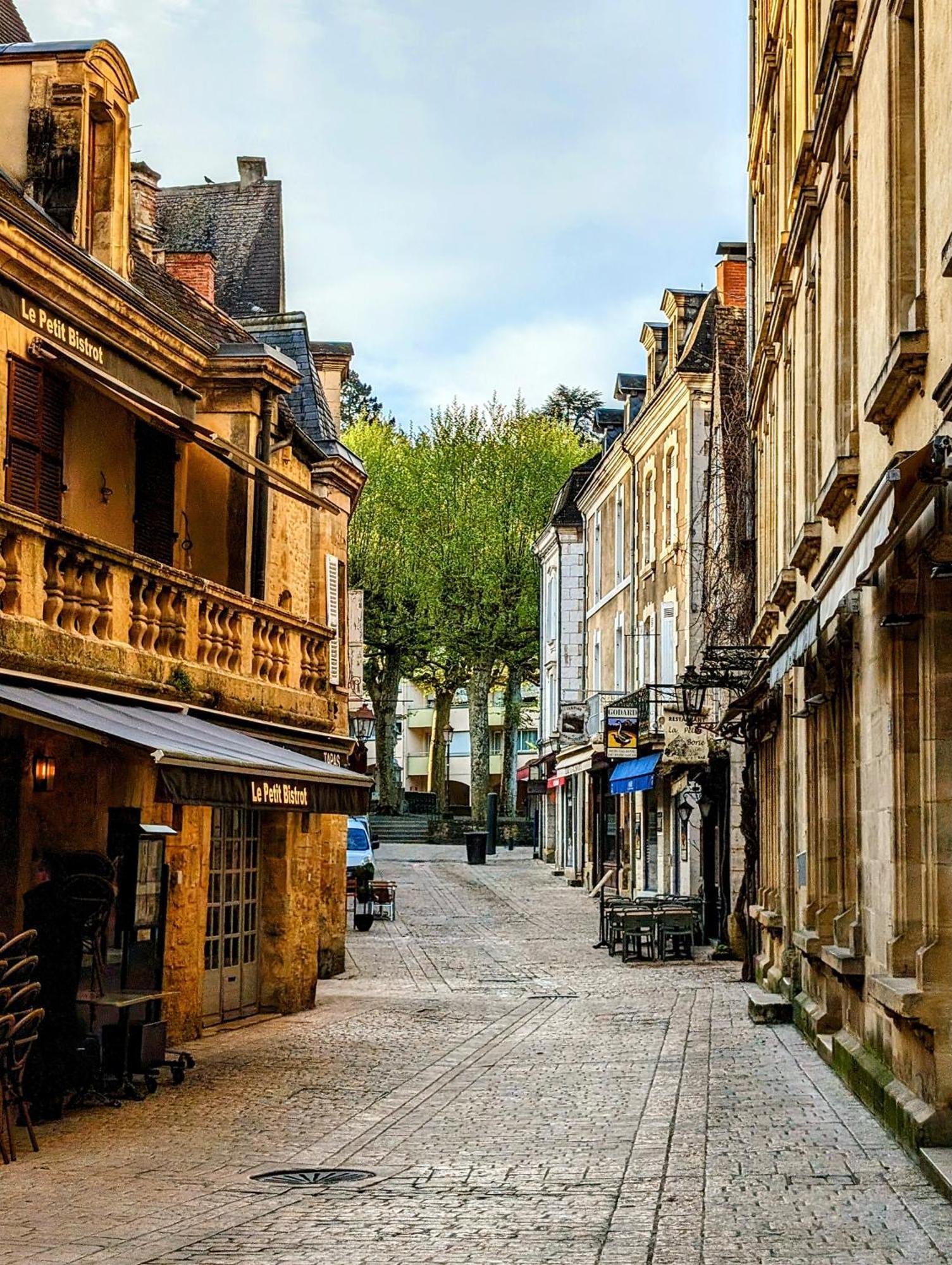 Centrally Located Sarlat Apartment With Medieval Town Views Exterior photo
