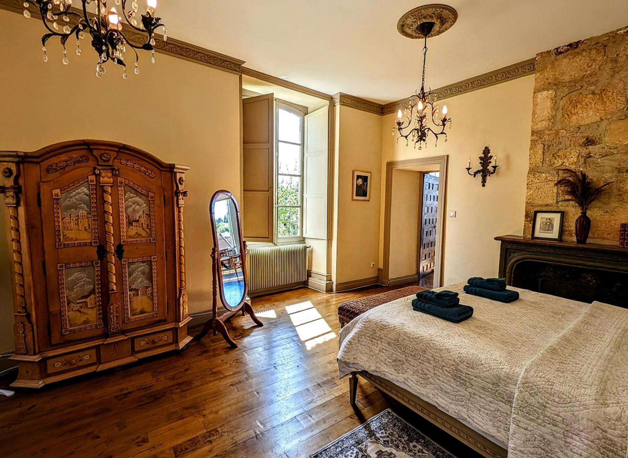 Centrally Located Sarlat Apartment With Medieval Town Views Exterior photo