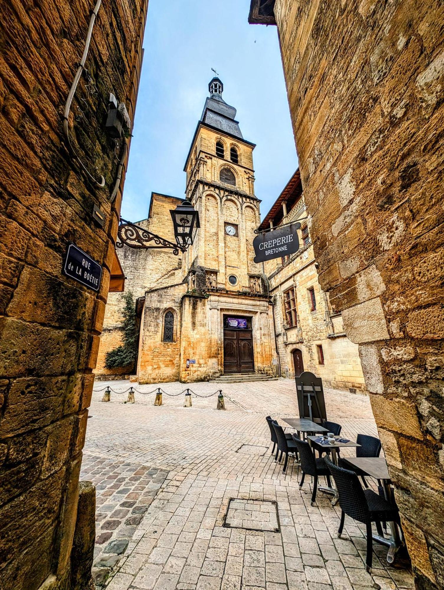 Centrally Located Sarlat Apartment With Medieval Town Views Exterior photo