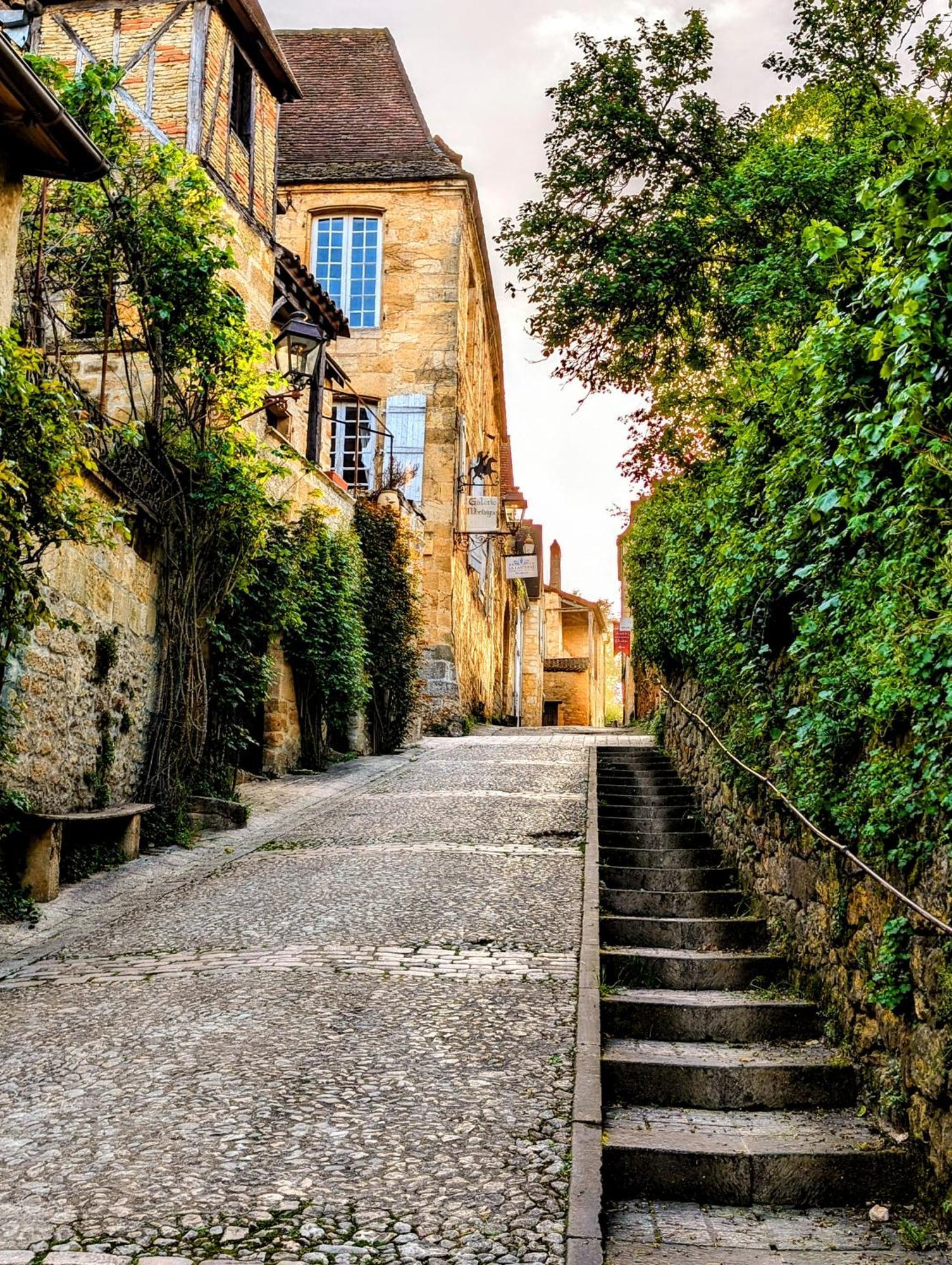 Centrally Located Sarlat Apartment With Medieval Town Views Exterior photo